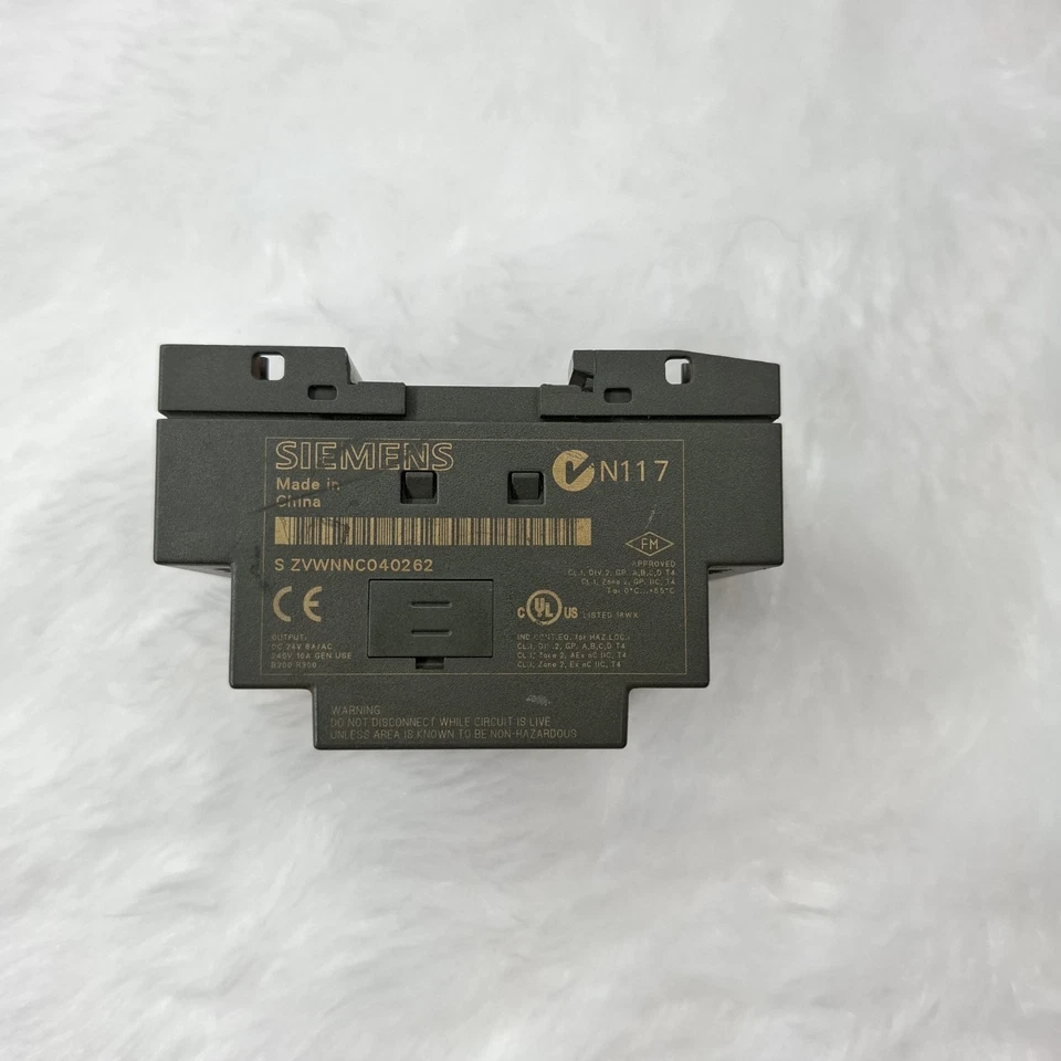 Siemens 6ED1052-1MD00-0BA6 12/24RC LOGO PLC 24VDC (minor cosmetic damaged)